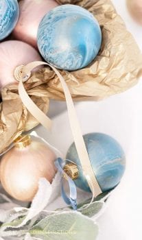 Paint Pouring To Create Marble Xmas Ornaments