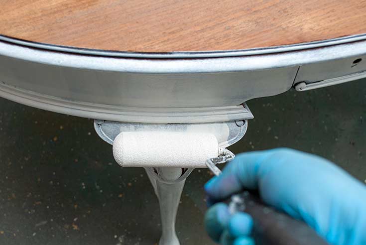 Priming Table Legs with Shellac Primer