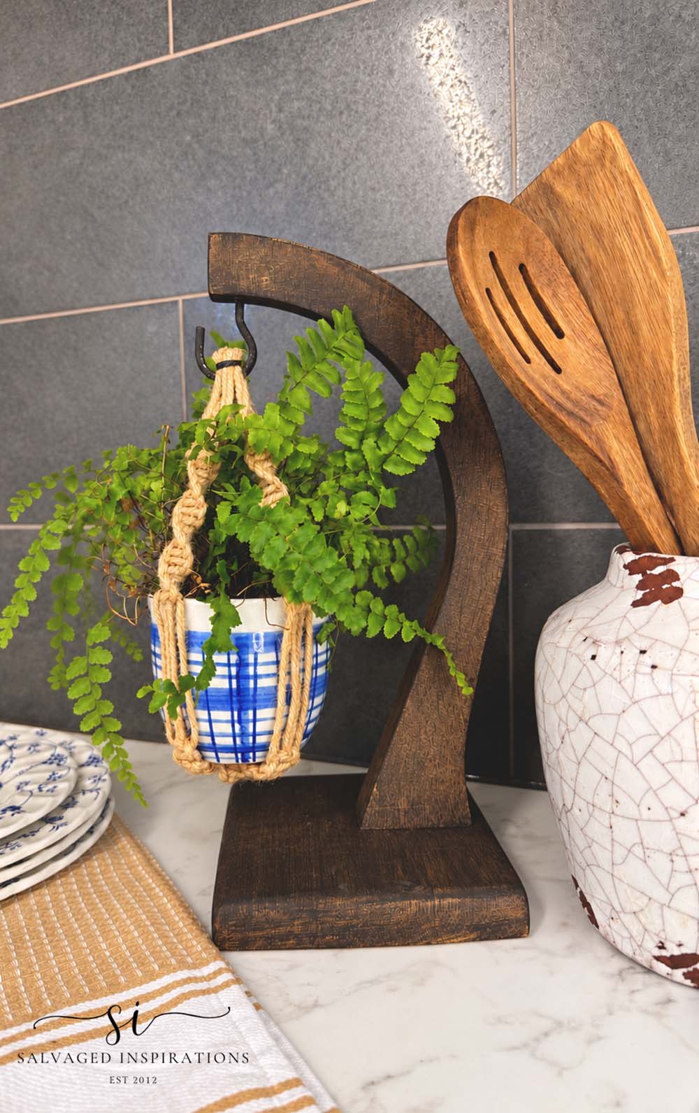 Thrifted DIY banana plant stand